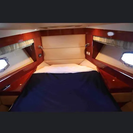 Botel Croaziera Exclusivista